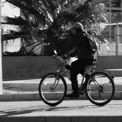 Ciclista en la vía pública
